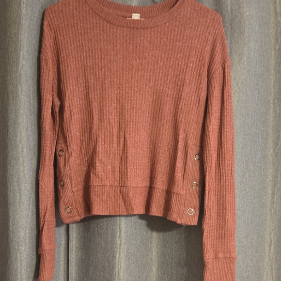 💥SO Ribbed Knit Sweater in Deep Red - Picture 1 of 8